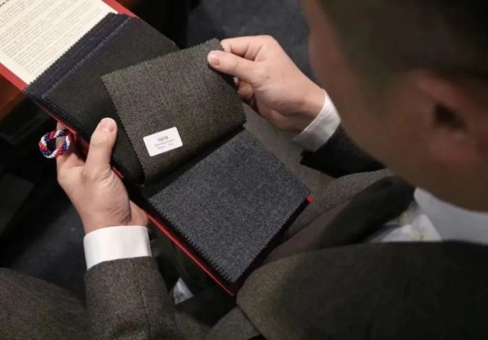 長沙炭河服飾有限公司,長沙西服定制公司,工作服定制,沖鋒衣定制,T恤定制